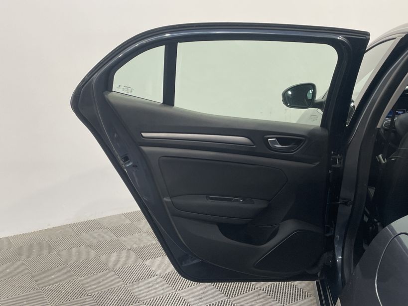 RENAULT MEGANE IV BERLINE 2021 - Photo n°32