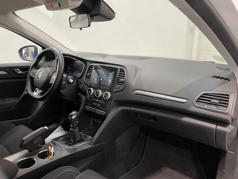 RENAULT MEGANE IV BERLINE 2021 - Photo n°9