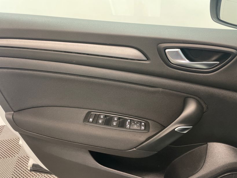 RENAULT MEGANE IV BERLINE 2021 - Photo n°23