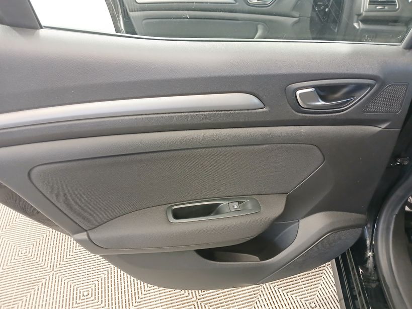 RENAULT MEGANE IV BERLINE 2021 - Photo n°19