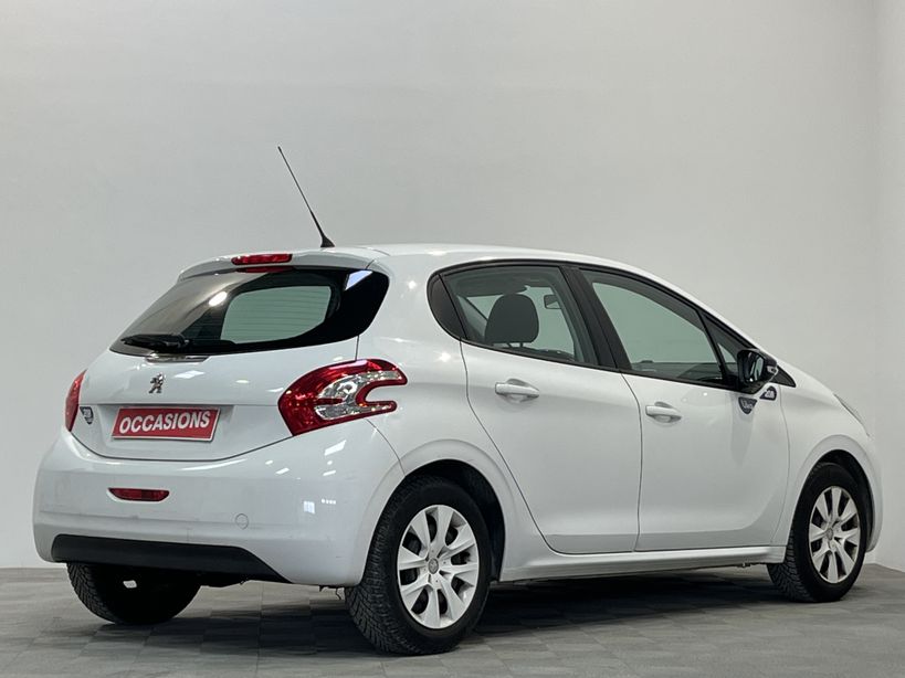 PEUGEOT 208 2015 - Photo n°3