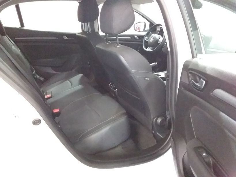RENAULT MEGANE IV BERLINE 2021 - Photo n°8