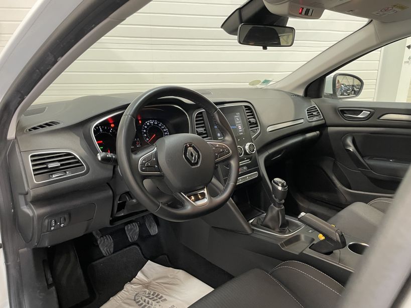RENAULT MEGANE IV BERLINE 2021 - Photo n°10