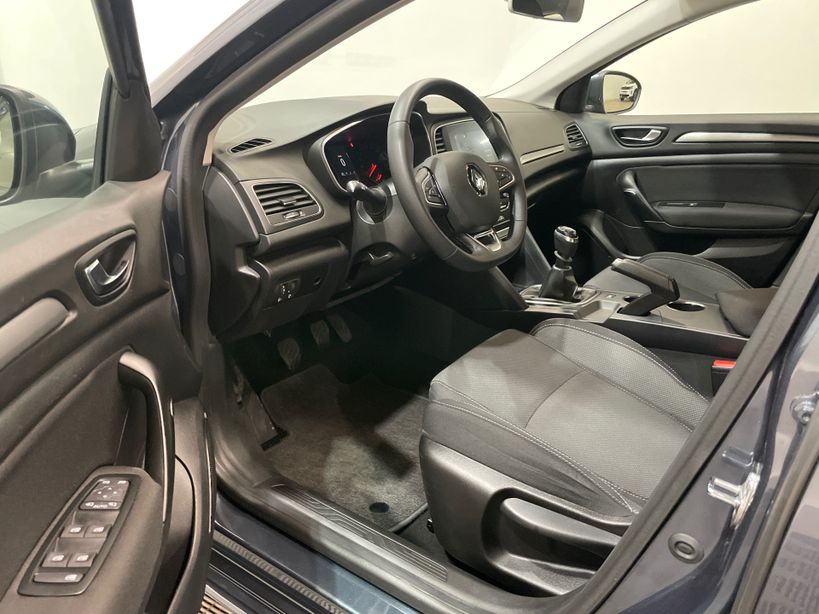 RENAULT MEGANE IV BERLINE 2023 - Photo n°11