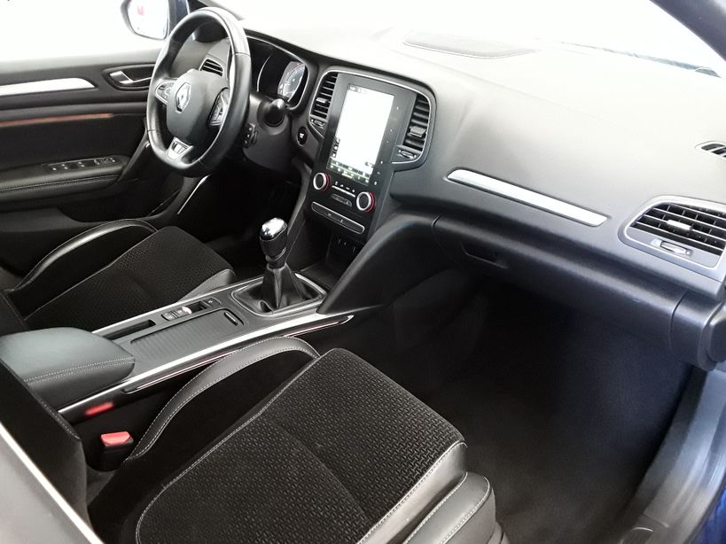 RENAULT MEGANE IV ESTATE 2017 - Photo n°5