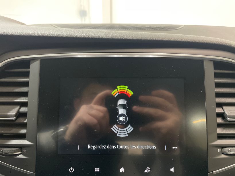 RENAULT MEGANE IV BERLINE 2023 - Photo n°13