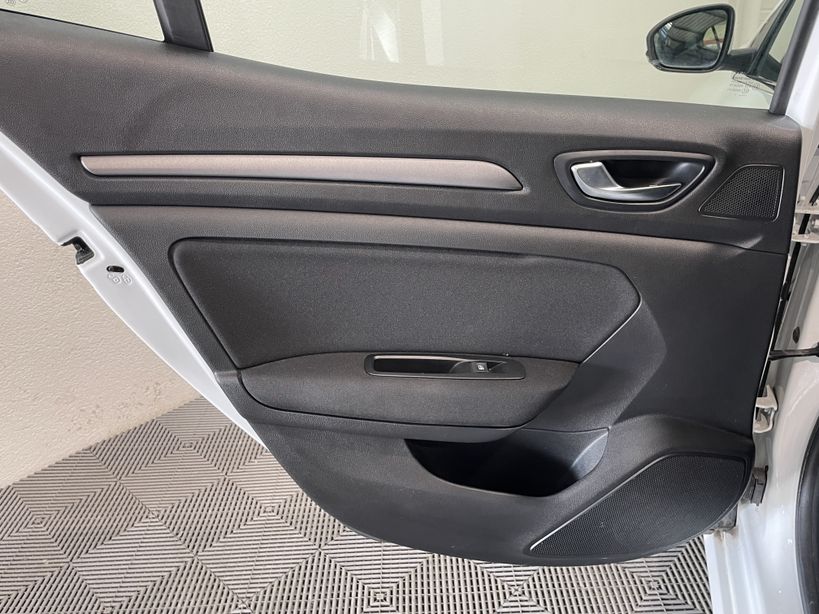 RENAULT MEGANE IV BERLINE 2021 - Photo n°16