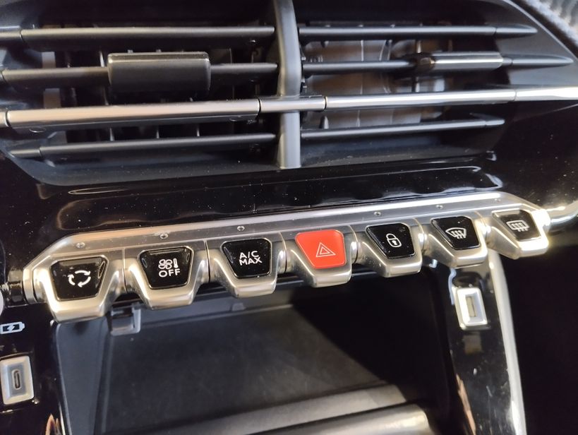 PEUGEOT 208 2023 - Photo n°11