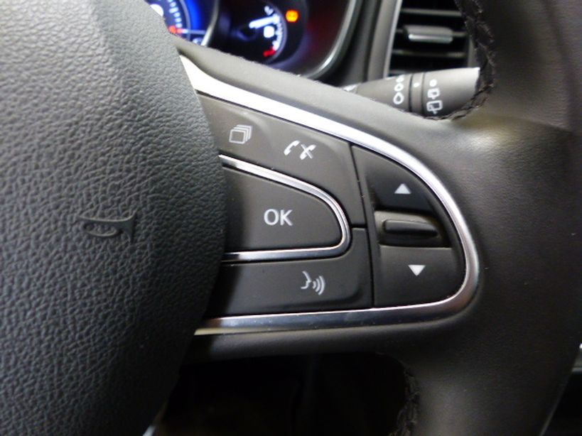 RENAULT MEGANE IV BERLINE 2019 - Photo n°18