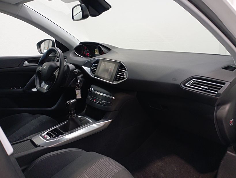 PEUGEOT 308 2020 - Photo n°11