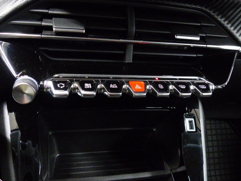 PEUGEOT 208 2022 - Photo n°9
