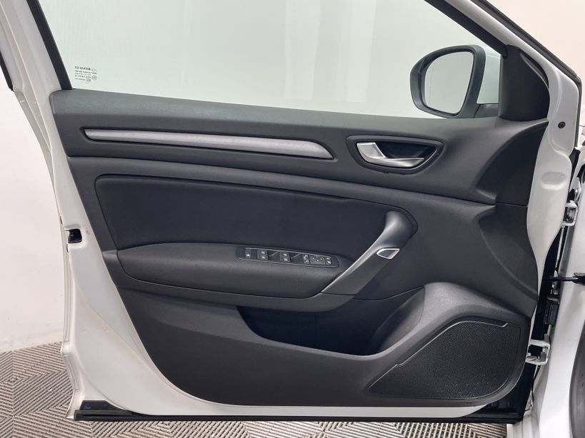 RENAULT MEGANE IV BERLINE 2021 - Photo n°34