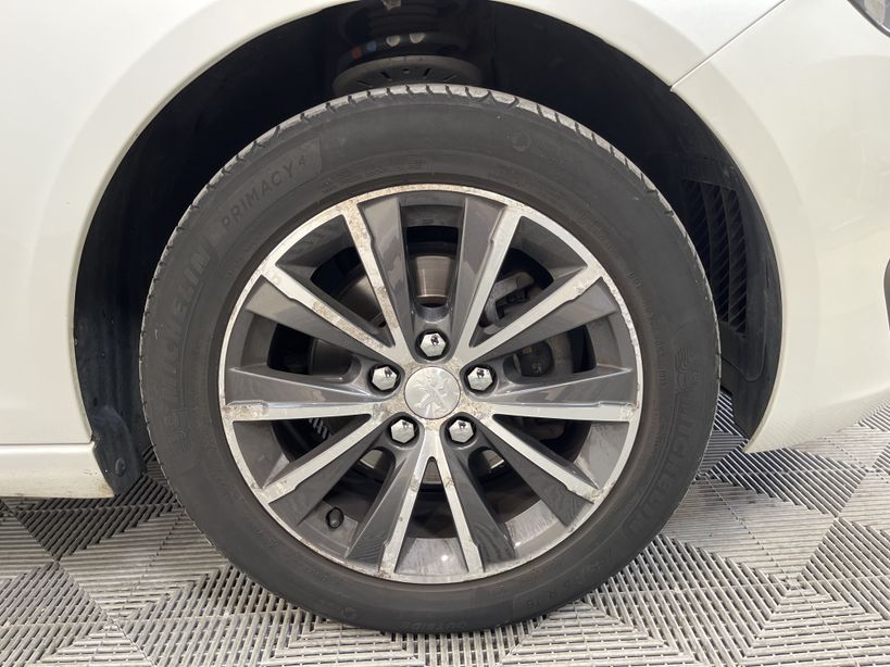 PEUGEOT 308 2015 - Photo n°8