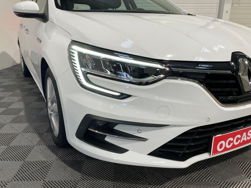 RENAULT MEGANE IV BERLINE 2022 - Photo n°4