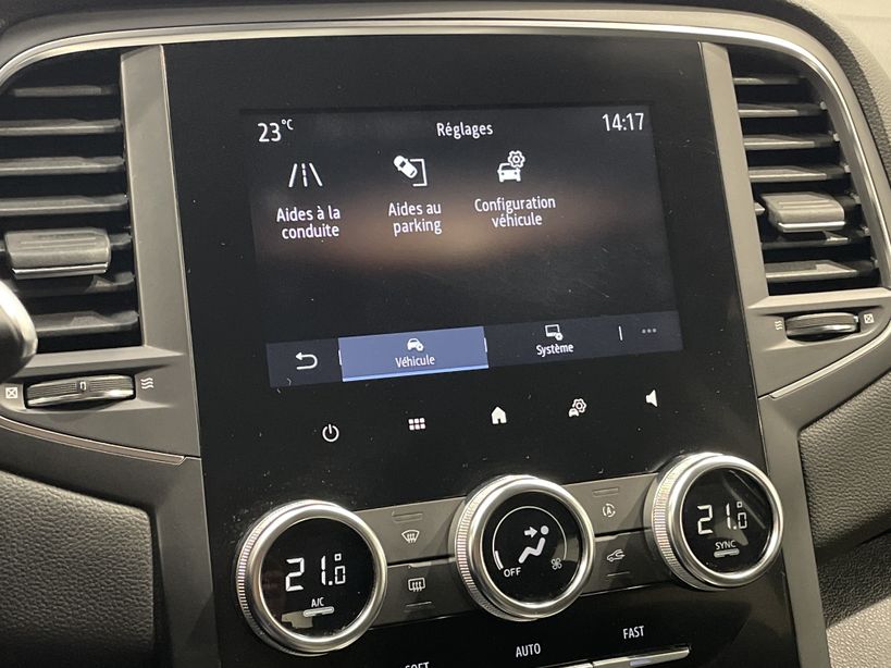 RENAULT MEGANE IV BERLINE 2021 - Photo n°23