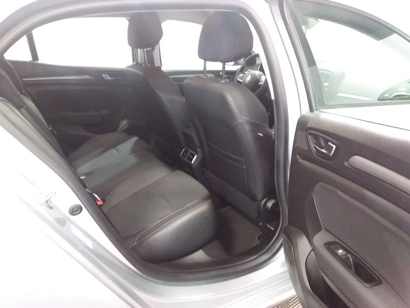 RENAULT MEGANE IV BERLINE 2023 - Photo n°8