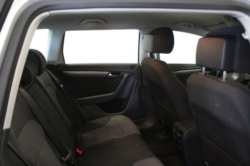 VOLKSWAGEN PASSAT SW BUSINESS 2014 - Photo n°7