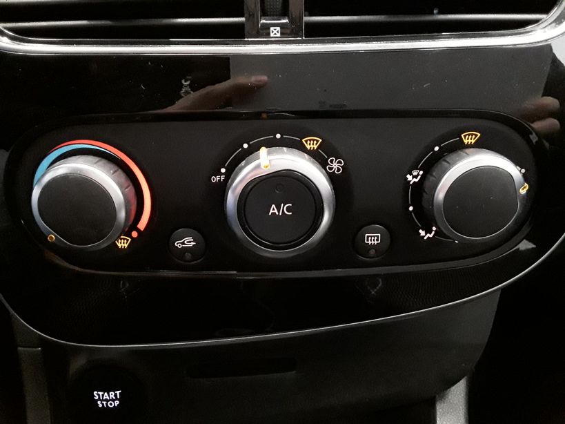 RENAULT CLIO IV ESTATE 2017 - Photo n°18