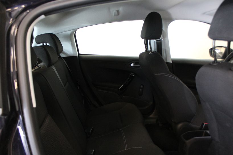 PEUGEOT 208 2018 - Photo n°5