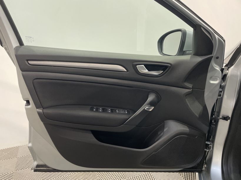 RENAULT MEGANE IV BERLINE 2021 - Photo n°31