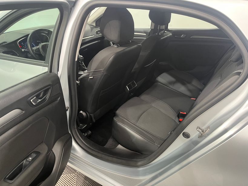 RENAULT MEGANE IV BERLINE 2023 - Photo n°29