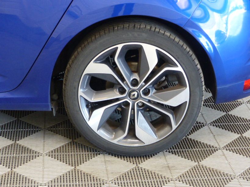 RENAULT MEGANE IV BERLINE 2018 - Photo n°20