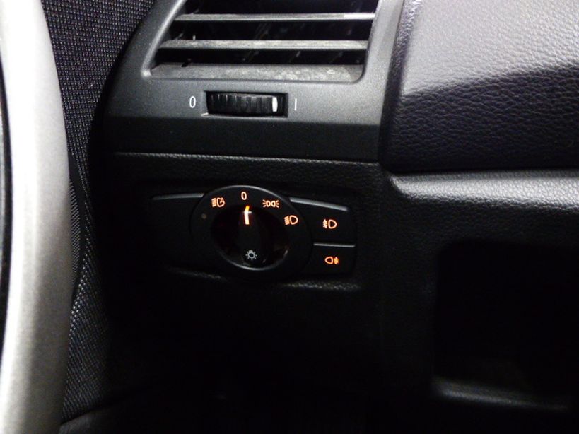 BMW SERIE 1 E81 2008 - Photo n°7