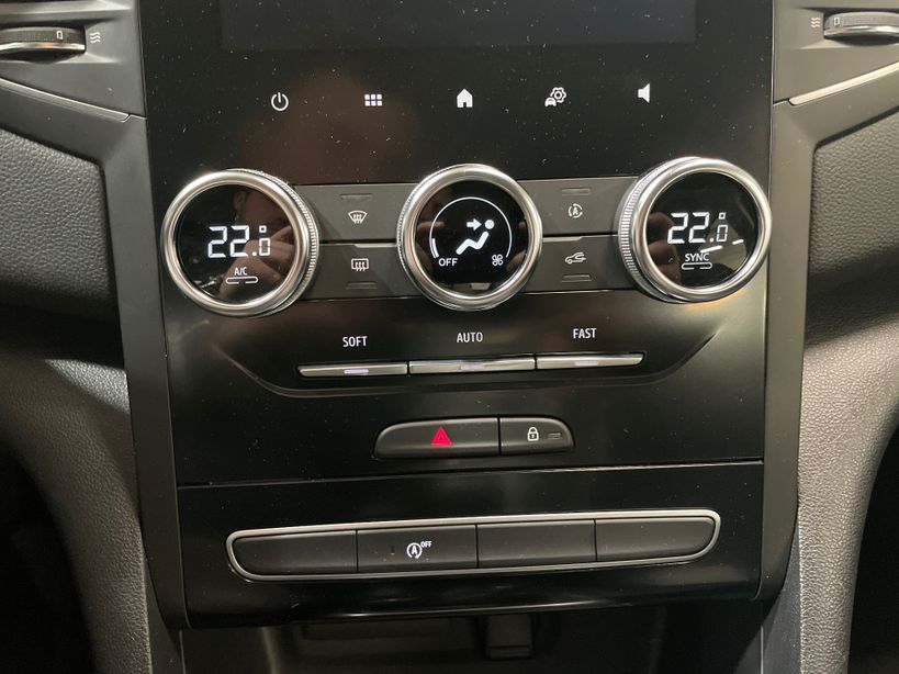 RENAULT MEGANE IV BERLINE 2023 - Photo n°19