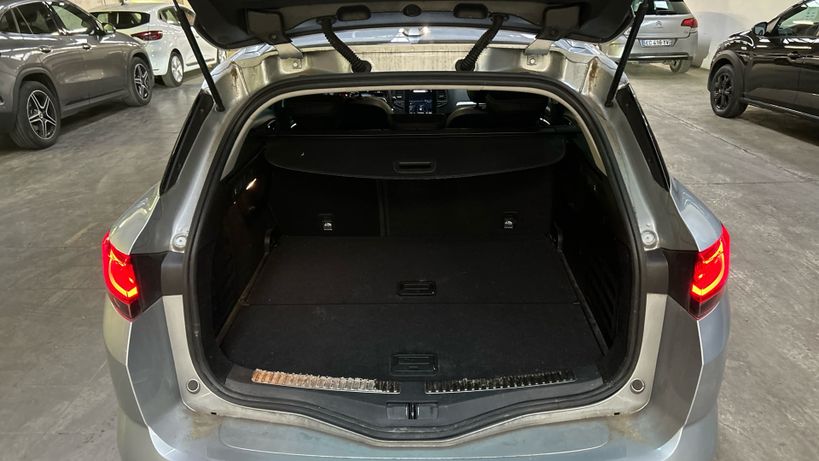 RENAULT MEGANE IV ESTATE 2022 - Photo n°9