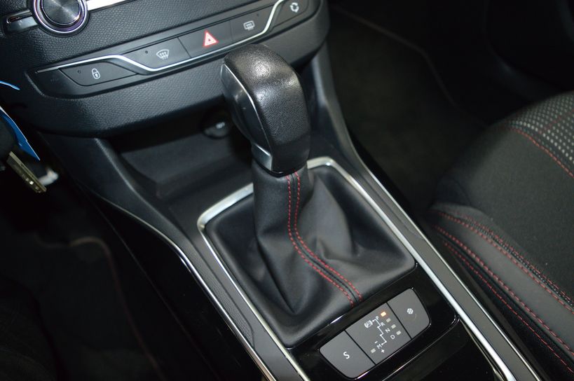 PEUGEOT 308 2015 - Photo n°18