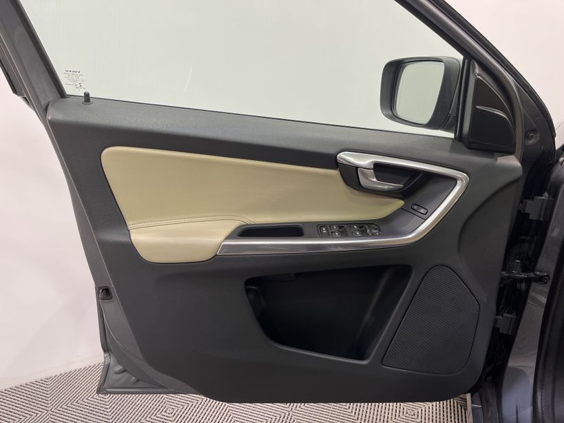 VOLVO XC60 2016 - Photo n°32
