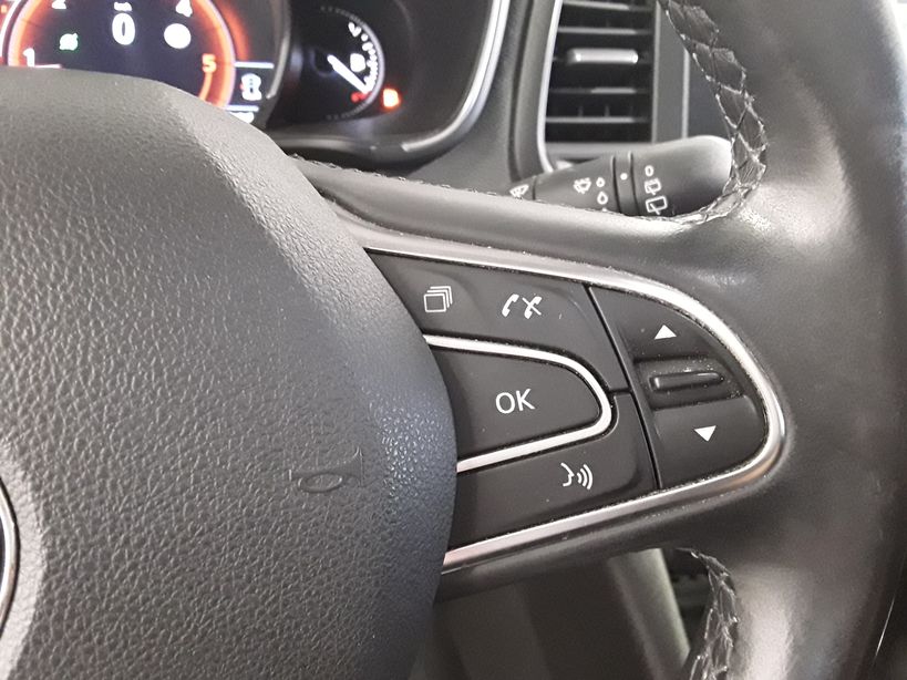 RENAULT MEGANE IV BERLINE 2017 - Photo n°27