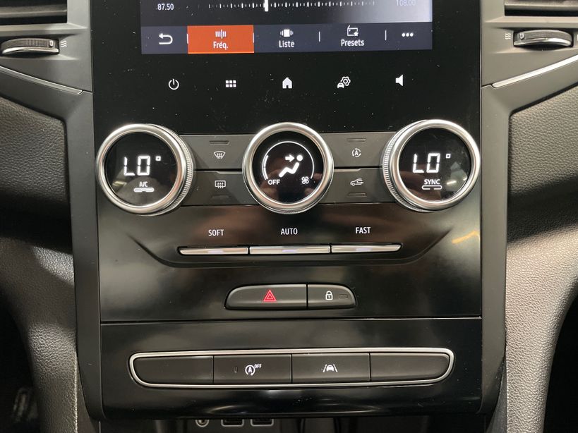 RENAULT MEGANE IV BERLINE 2022 - Photo n°19