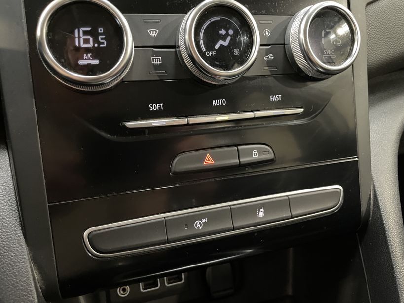 RENAULT MEGANE IV BERLINE 2021 - Photo n°24