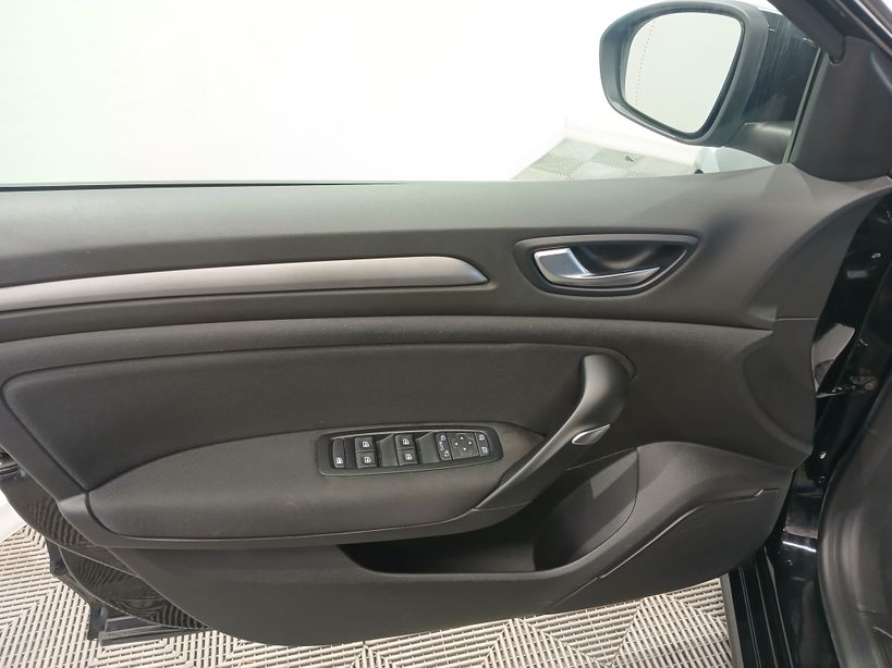 RENAULT MEGANE IV BERLINE 2022 - Photo n°10