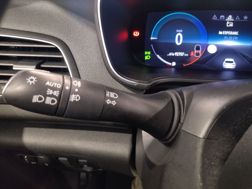 RENAULT MEGANE IV BERLINE 2021 - Photo n°14