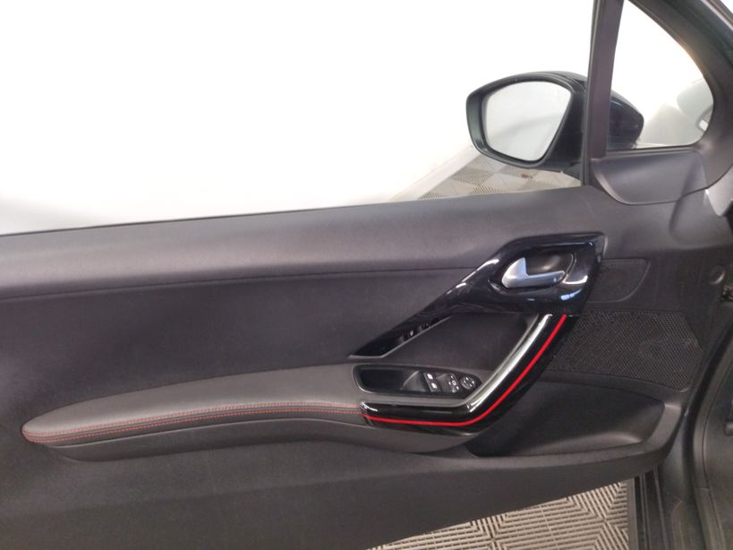 PEUGEOT 208 2016 - Photo n°10