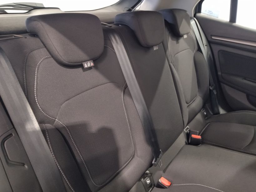 RENAULT MEGANE IV BERLINE 2021 - Photo n°9