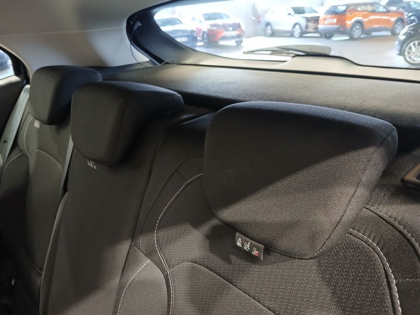 RENAULT MEGANE IV BERLINE 2022 - Photo n°21