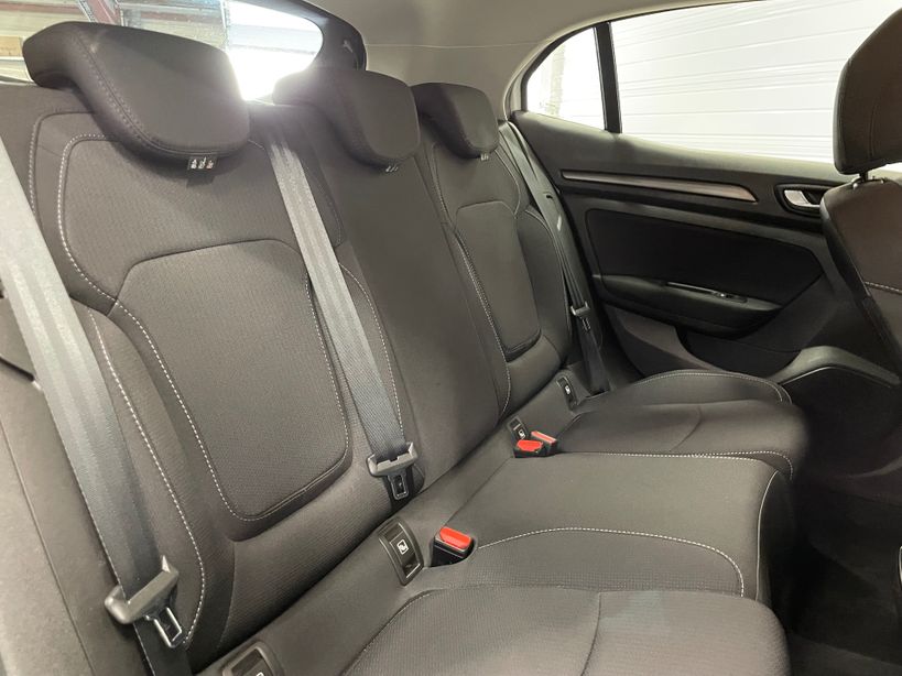 RENAULT MEGANE IV BERLINE 2021 - Photo n°12