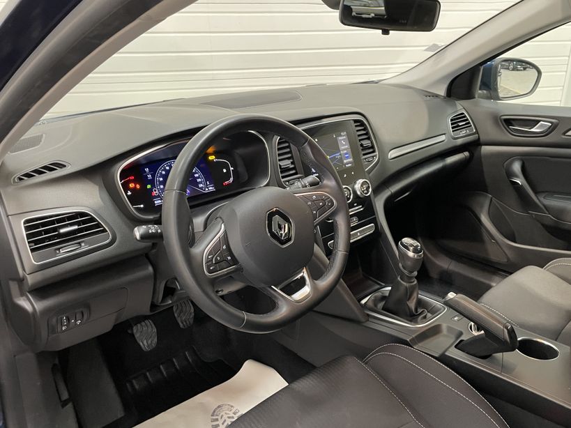 RENAULT MEGANE IV BERLINE 2021 - Photo n°10