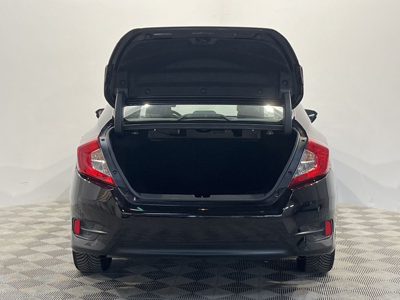 HONDA CIVIC 4 PORTES 2018 2019 - Photo n°49