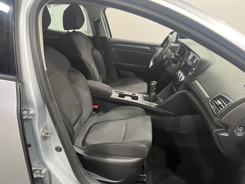 RENAULT MEGANE IV BERLINE 2023 - Photo n°28