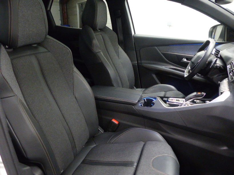 PEUGEOT 3008 2019 - Photo n°6