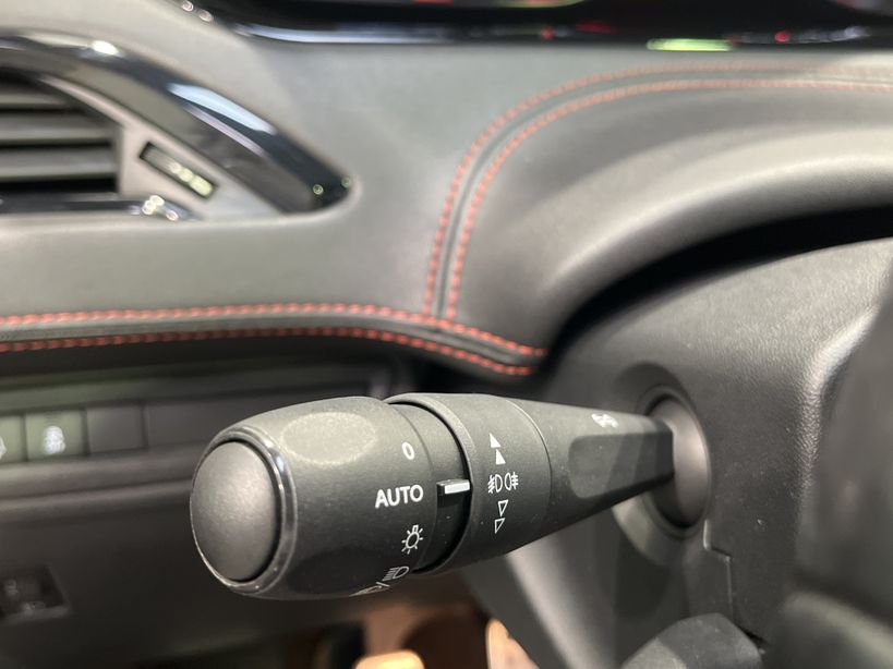 PEUGEOT 208 2014 - Photo n°29