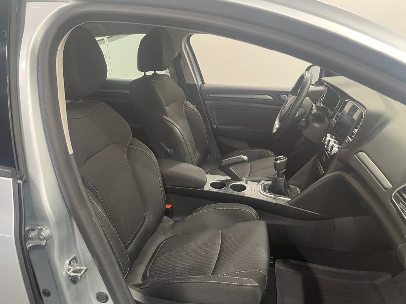 RENAULT MEGANE IV BERLINE 2022 - Photo n°34