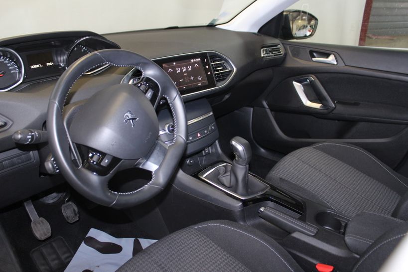 PEUGEOT 308 2018 - Photo n°1