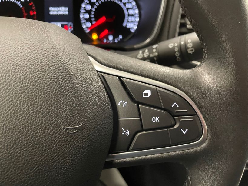 RENAULT MEGANE IV BERLINE 2021 - Photo n°19