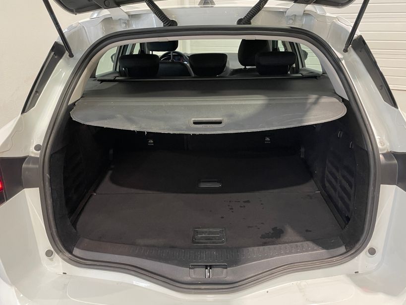 RENAULT MEGANE IV ESTATE 2022 - Photo n°37