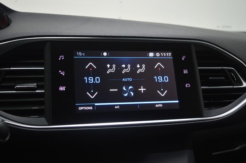 PEUGEOT 308 2018 - Photo n°15